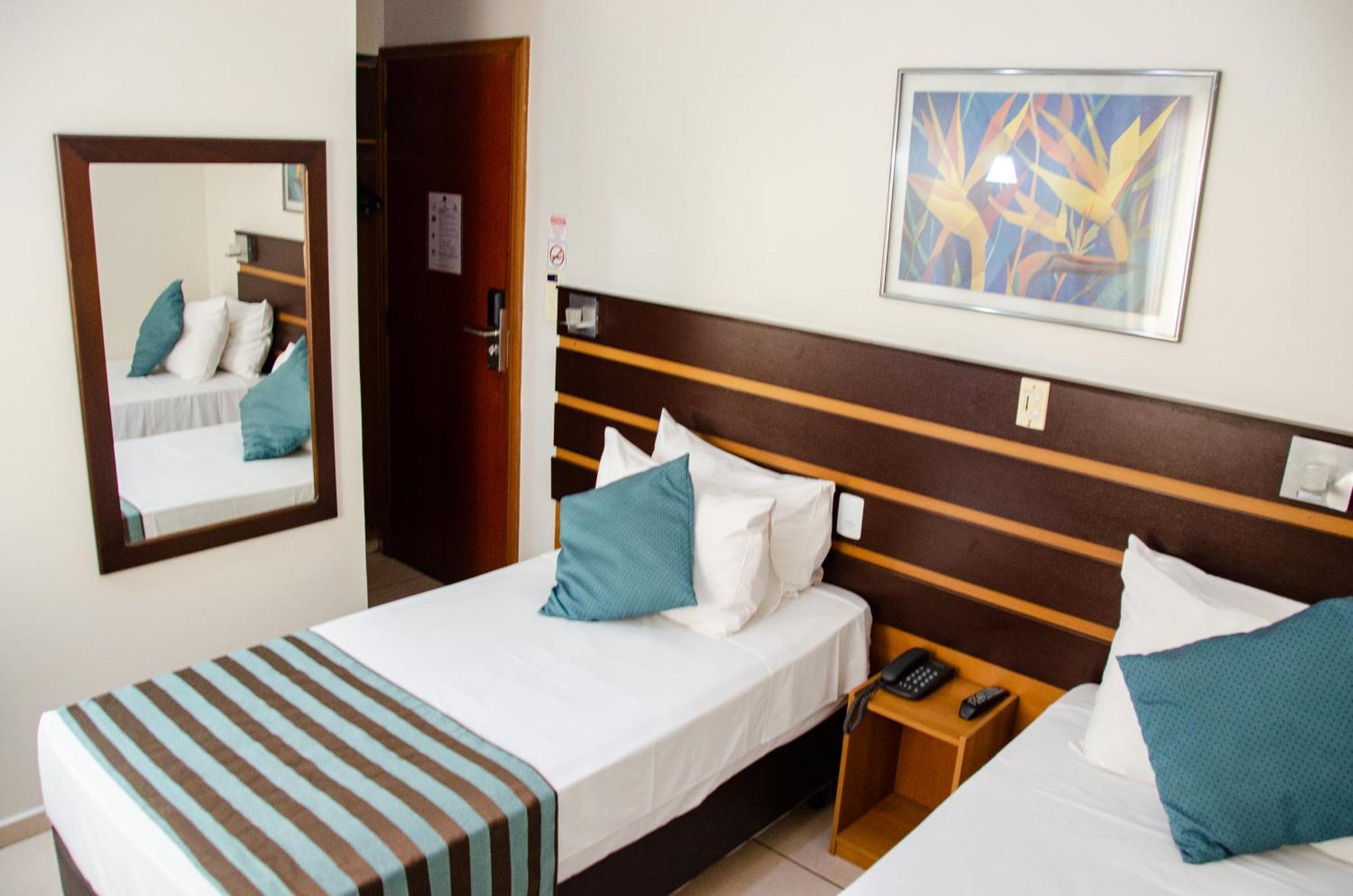 Hotel Ferraz Pouso Alegre Exterior photo
